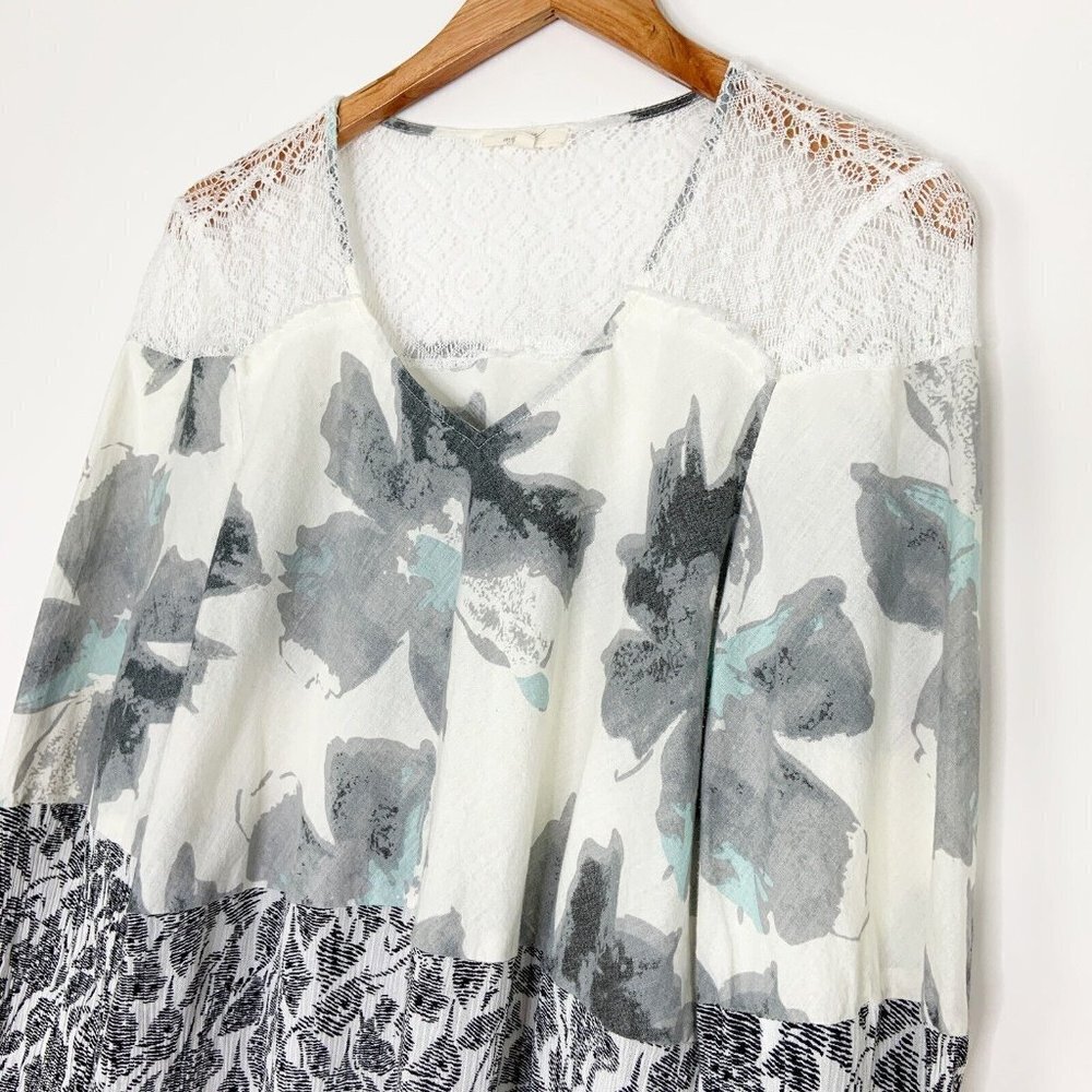 Mystree Gray Floral Top Womens Size Medium Lace Blouse Bohemian - Picture 2 of 7